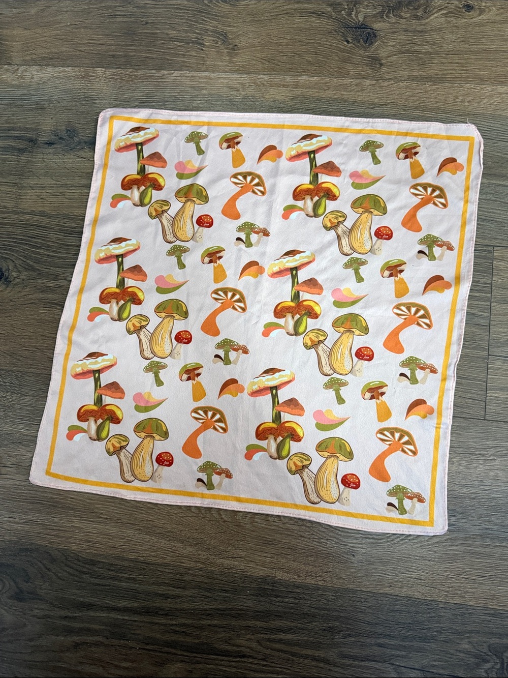 Urban Outfitters Trippy Mushroom Print Headscarf 18”square - Picture 4 of 5